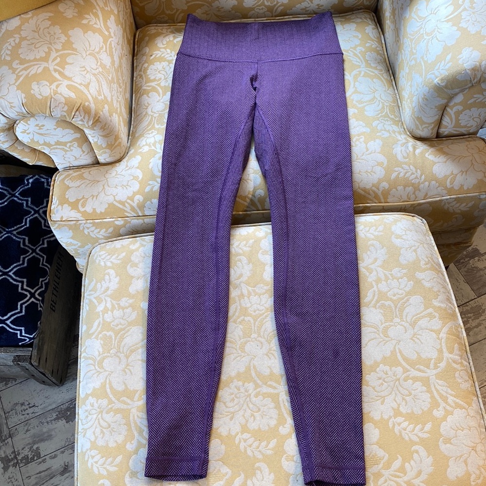 Lulu lemon Wunder Under Leggings, size 8, Purple